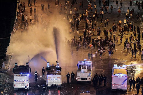 disturbios en Francia Saqueos, disturbios y destrozos en Francia en la celebración del título mundial